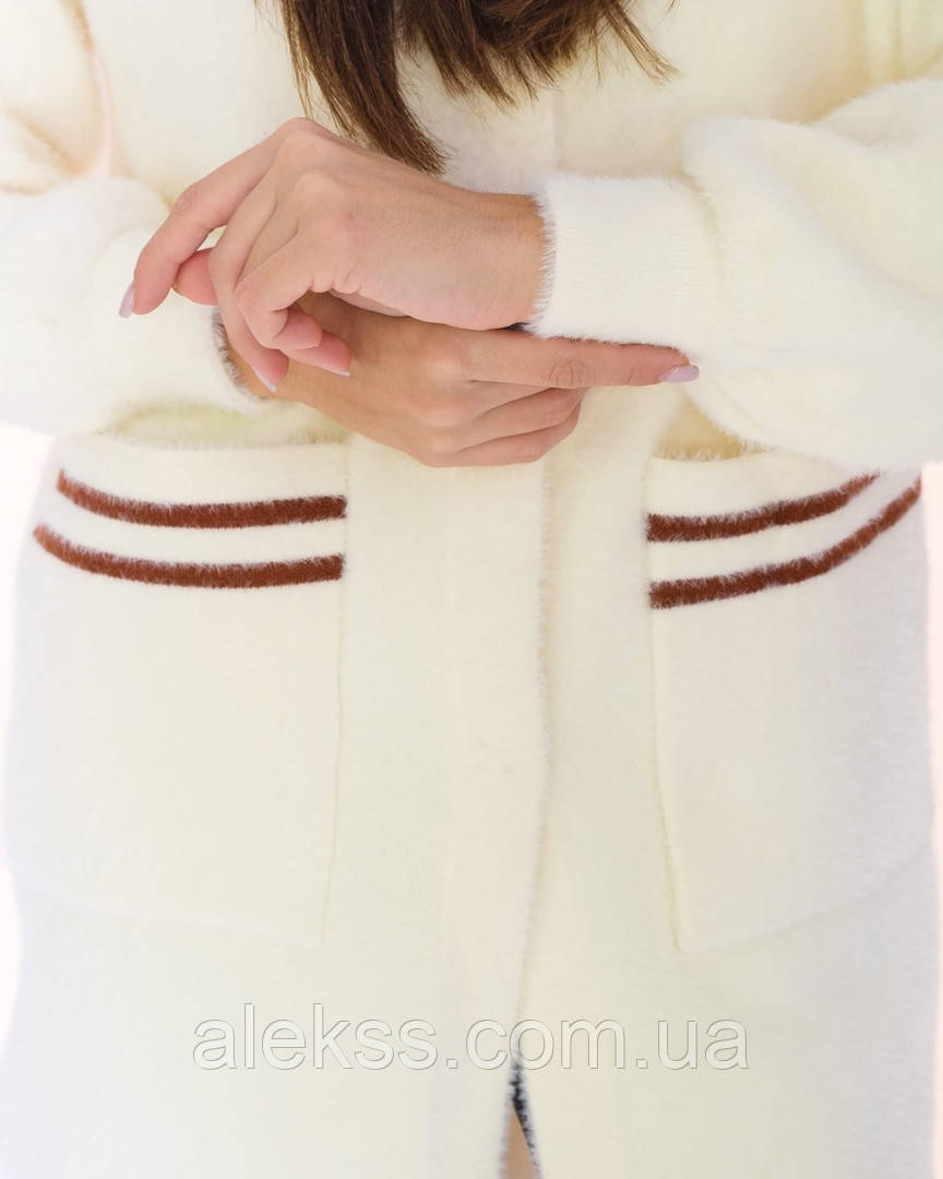 Длинное меховое женское пальто прямого кроя с карманами и капюшоном - фото 7 - id-p1506289427