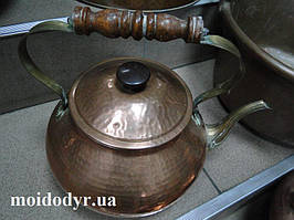 Мідний антикварний чайник з дерев'яною ручкою, декор