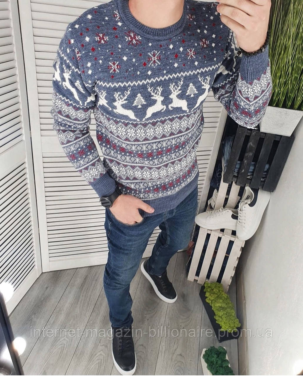 Чоловічий новорічний светр з оленями блакитний колір