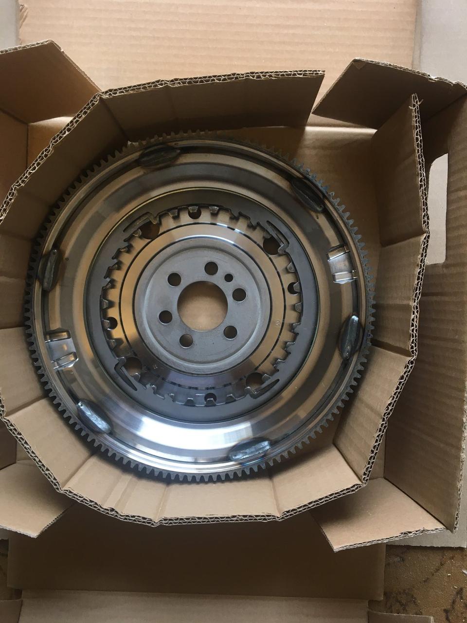 Двухмассовый маховик, демпфер LUK 415068009 SEAT IBIZA / VW TOURAN 1,4 TSI 06 - DSG 7, фото 1