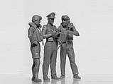 Пластикова модель 1/32 ICM 32106 британські пілоти в тропічній формі (1939-1943) (3фігури), фото 3