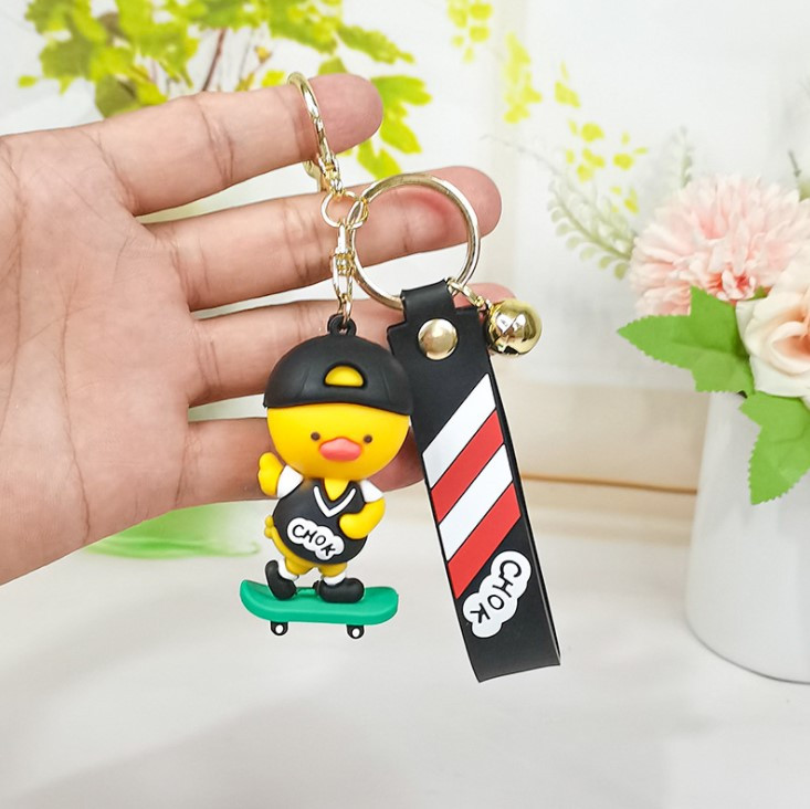 Брелок на рюкзак, ключі Каченя на скейті в Чорній Одягі