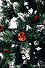 Новорічна ялинка 1,8 м зелена з білим напиленням на кінчиках із шишками та червоними ягодами, фото 9