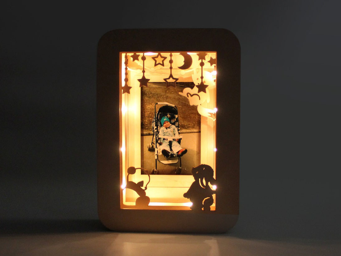 Гарний дерев'яний світильник "Дитяча фоторамка"