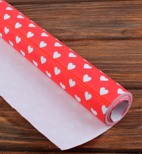 Подарунковий папір для пакування "Серця на червоному", 8 м*70 см