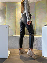 Брюки жіночі стильні теплі з екошкіри на флісі з кишенями Bld260, фото 4