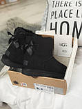 Уги жіночі UGG Mini Bailey Bow Black чорні мінітривалі натуральний замш на хутрі зі стрічками, фото 2