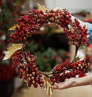 Декоративный новогодний венок из ягод "Зимние ягоды" красно-золотой 25 см