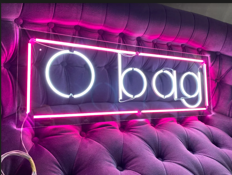 Неоновий напис логотип на акриловій підоснові Manific Decor