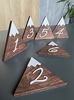 Номерки на стол треугольнички для стола на свадьбу из фанеры и пластика Manific Decor