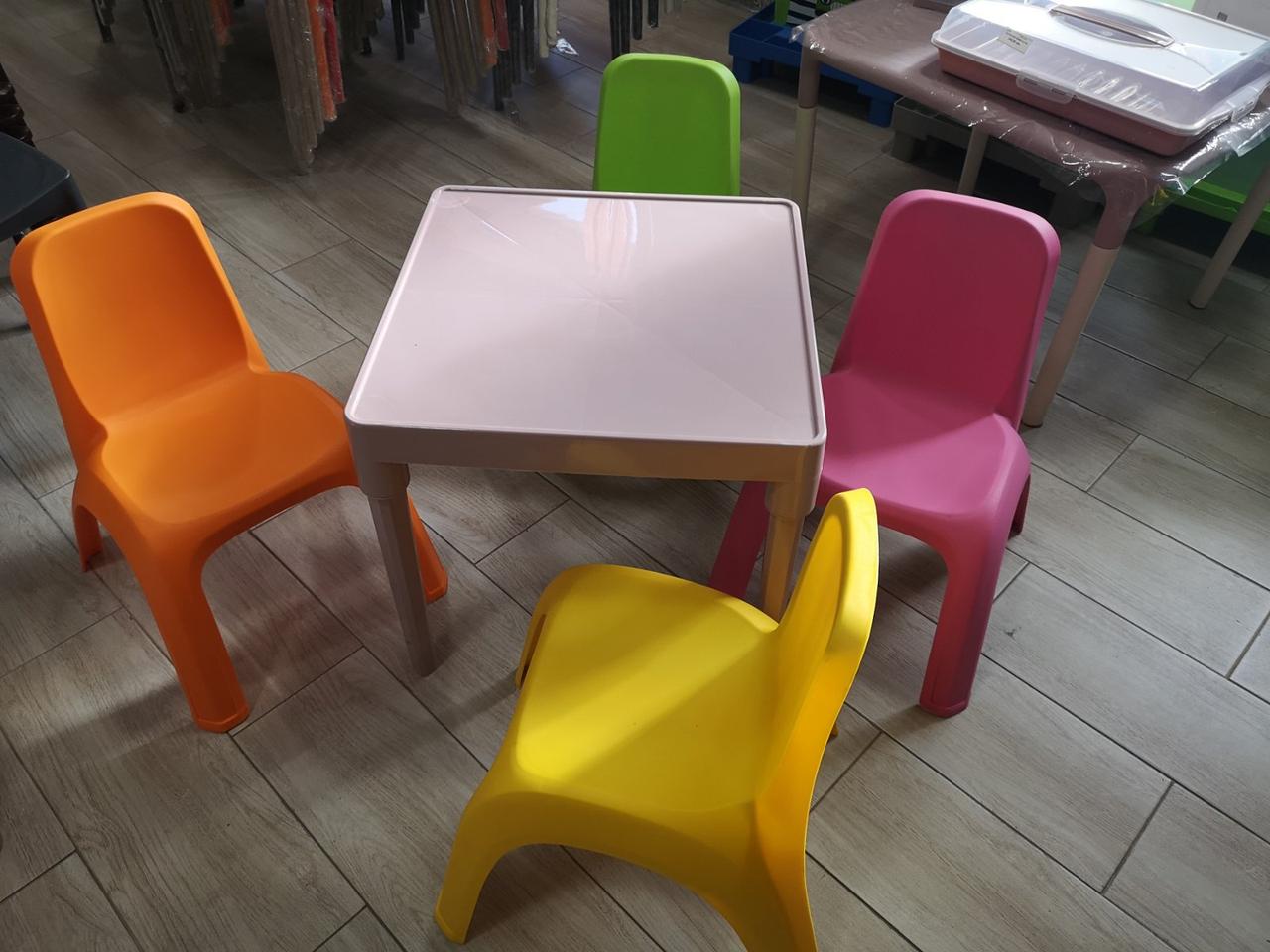 Комплект меблів (столик + 2 стільчики), пластик, Україна