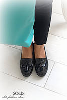 Модель "Шелдон-KZ" изготовлена из кожи "лак черный" на черной подошве. Сумка "Джорджия-01" в коже "голубая лагуна".