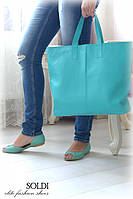 Модель "Гретта" изготовлена из кожи "мята лайт" на бежевой подошве. Сумка "Джорджия-01" в коже "голубая лагуна".