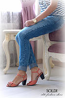 Модель "Каролина" изготовлена из кожи "розовый коралл" на черной подошве.