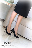 Модель "Жанетт" изготовлена из замши "черной" и кожи "лак черный" на черной подошве.