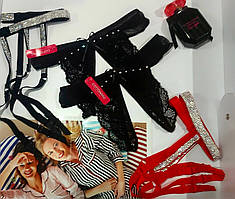 Еротичні мереживні жіночі трусики-стринги в чорному кольорі