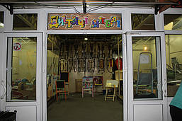 Дитячі мебелі. Вход в магазин детских товаров