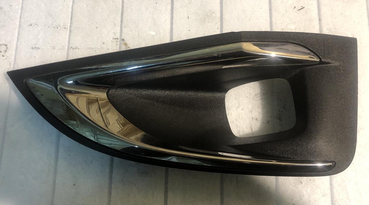 Накладка Заглушка протитуманки права Peugeot 3008 5008 9815692777 9815692777D
