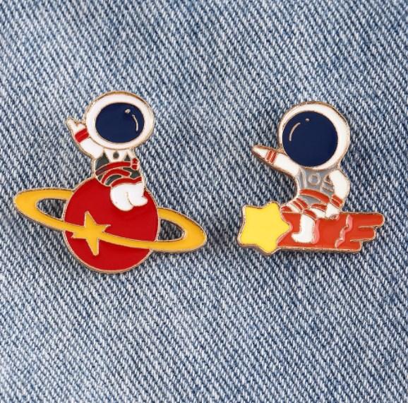 Значок-пін металевий / набір значків Космонавти