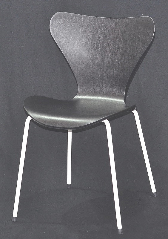 Стілець Max (Макс) Metal-2 чорний на білих ногах, що штабелюється, дизайн Arne Jacobsen Series 7 chair