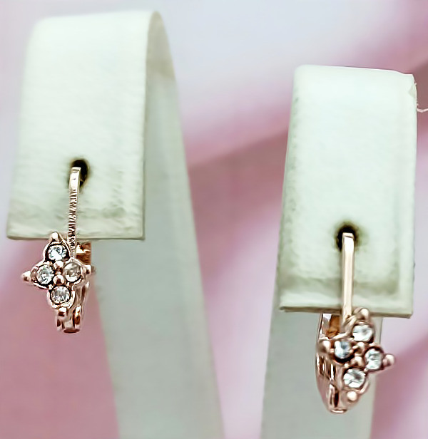 Сережки булатні з фіанітами.(англійська застібка) Висота сережки 1,8 см ширина 16 мм.