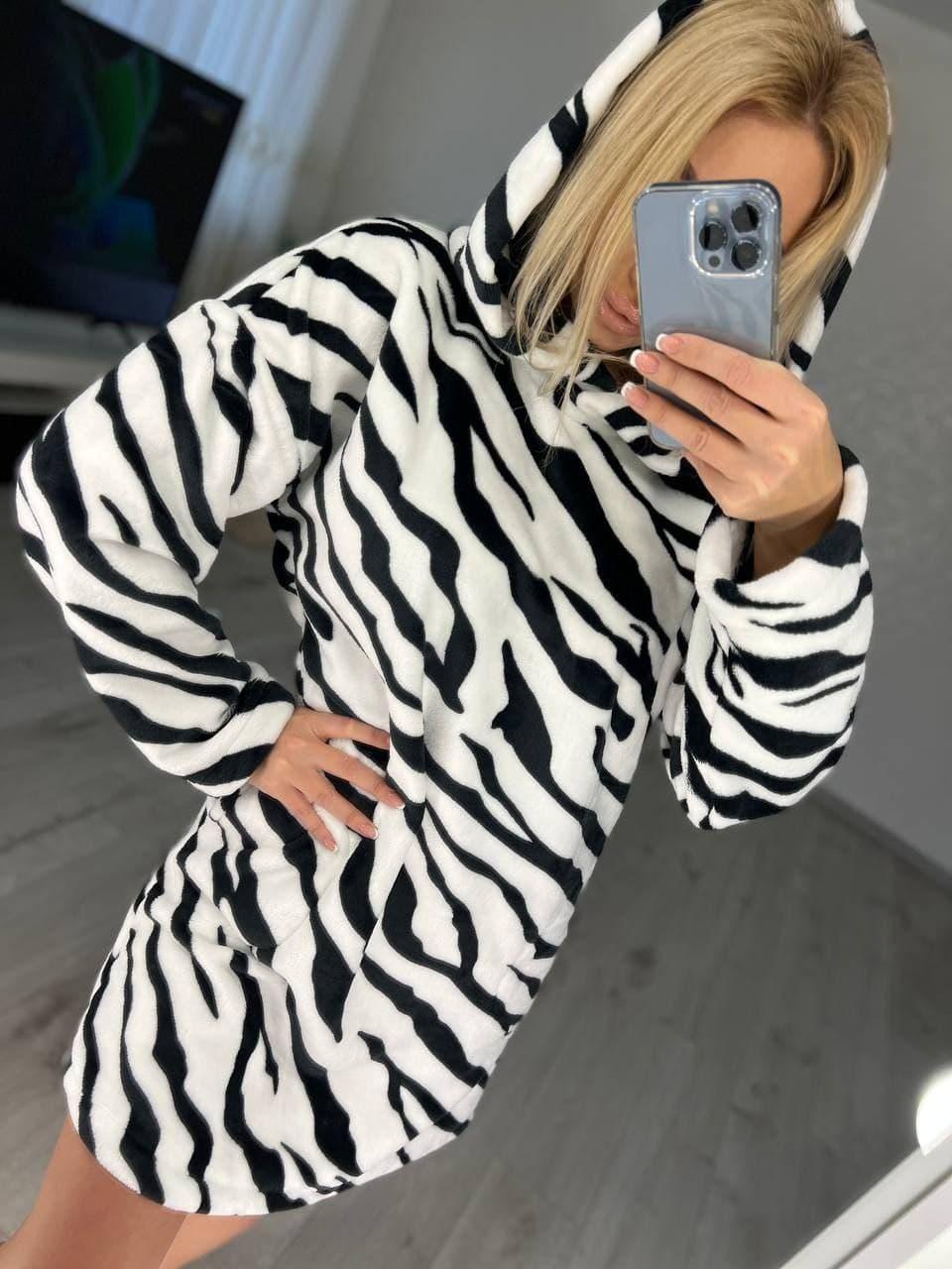 Тепла жіноча махрова домашня туніка в чорно-білі смужки, фото 1