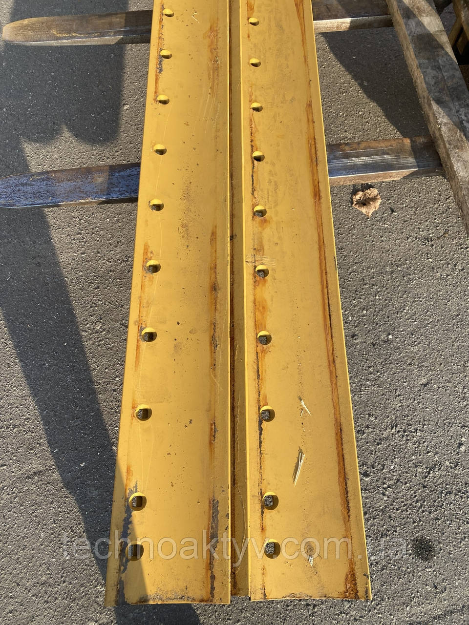 Ніж центральний відвалу бульдозера CAT D4H D4H III D4H XL D5M D5N D6K LGP D6K XL.