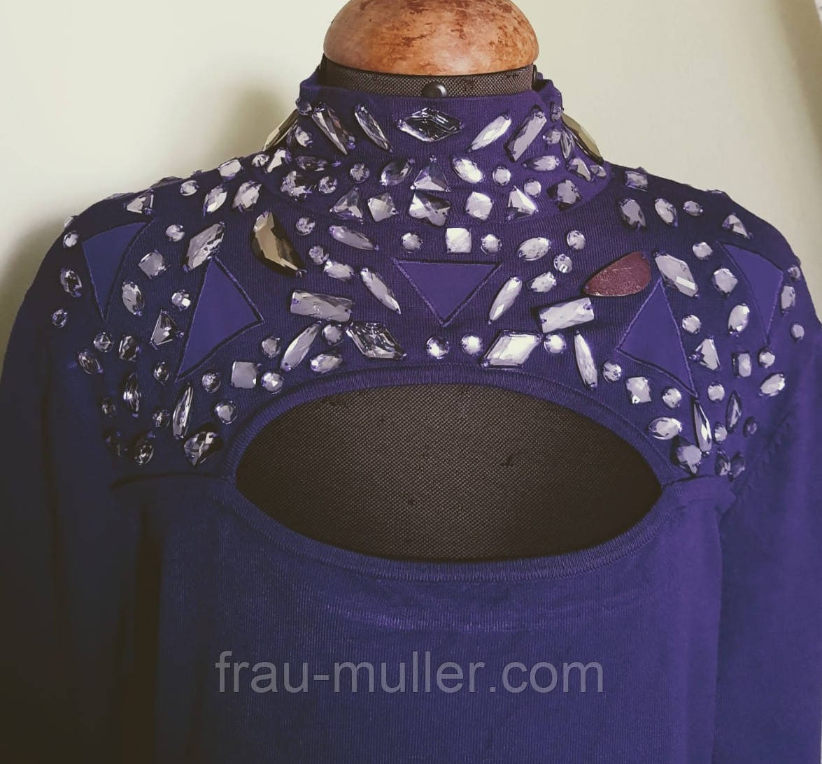 Нарядный свитер женский фиолетовый с полукруглым вырезом Leo Guj - фото 7 - id-p1509441026