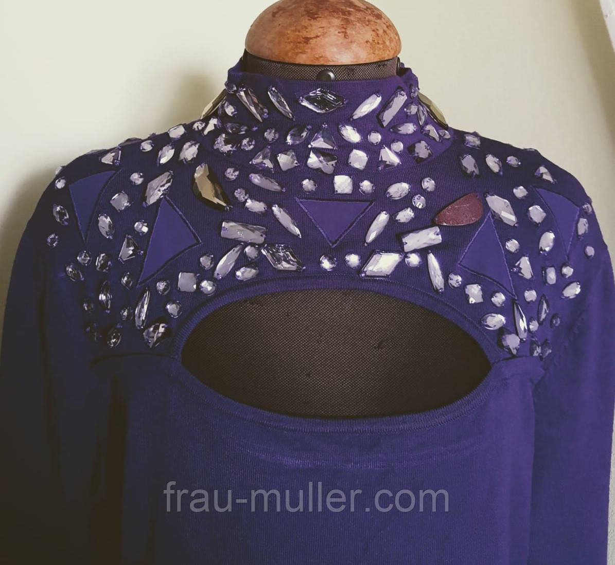 Нарядный свитер женский фиолетовый с полукруглым вырезом Leo Guj - фото 8 - id-p1509441026