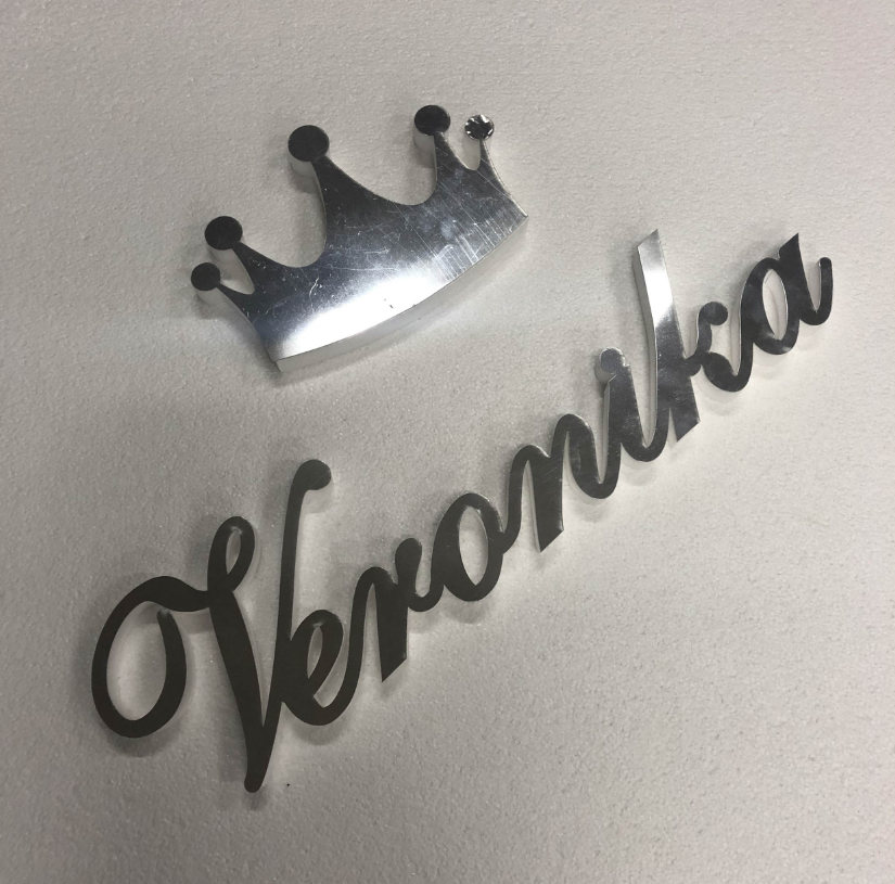Ім'я та корона Manific Decor із дзеркального пластику на пінопластовій підоснові для свята Срібний
