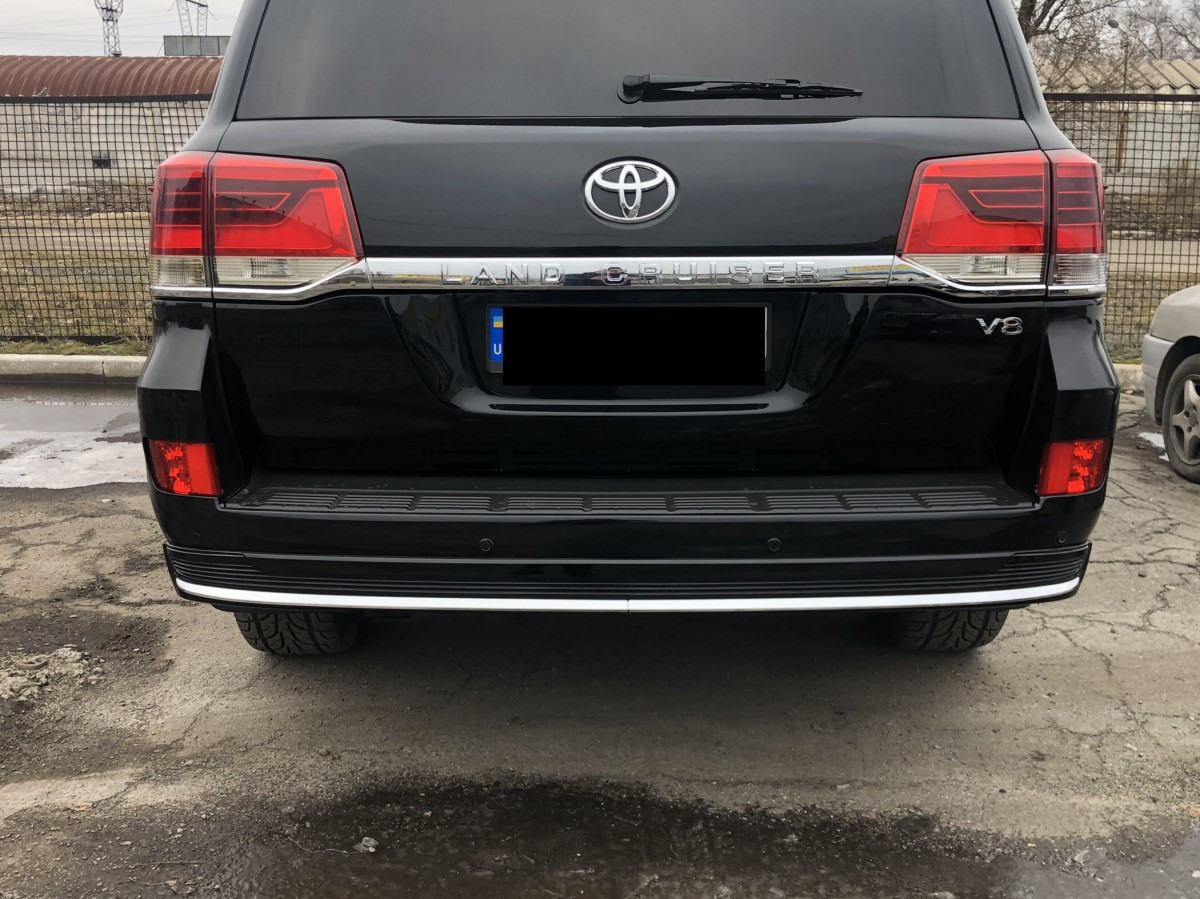 Обвіс спідниця заднього бампера Executive Lounge Toyota Land Cruiser 200 стиль 2019 / 2021 з хромом, колір чорний