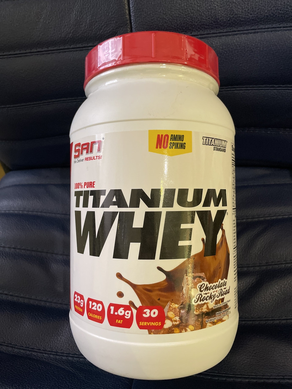 Протеїн купити SAN Titanium Whey Protein 910 gram 32 порцій