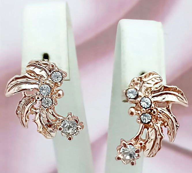 Сережки булатні з фіанітами.(англійська застібка) Висота сережки 1,8 см ширина 16 мм.