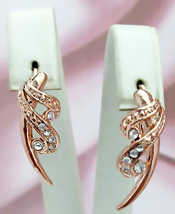 Сережки булатні з фіанітами.(англійська застібка) Висота сережки 1,8 см ширина 16 мм.