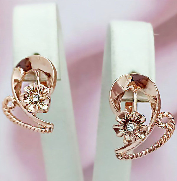 Сережки булатні з фіанітами.(англійська застібка) Висота сережки 1,8 см ширина 16 мм.