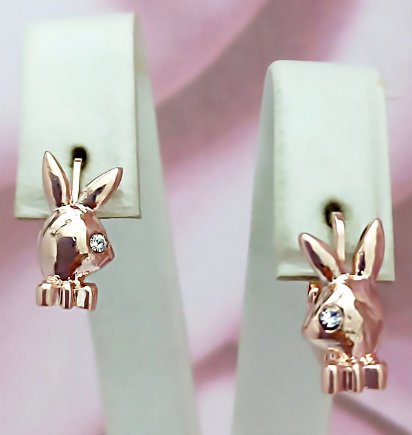 Сережки булатні з фіанітами.(англійська застібка) Висота сережки 1,8 см ширина 16 мм.