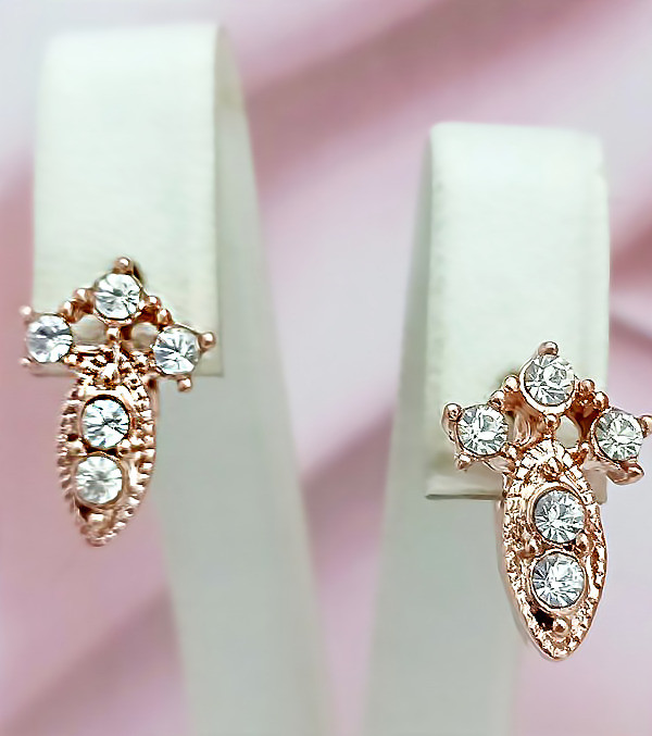 Сережки булатні з фіанітами.(англійська застібка) Висота сережки 1,8 см ширина 16 мм.