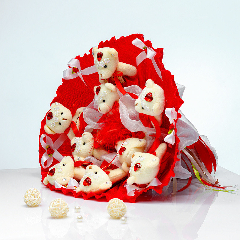 Букет із іграшок Ведмедики 9 в червоному з бантами