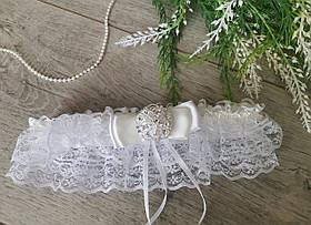 Весільна підв'язка на ніжку нареченої "Ніжність" айворі бантик, брошка