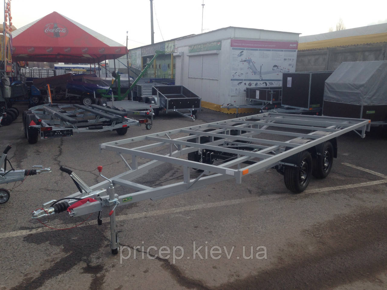 Причіп платформи 4,8 м х 2,1 м. Інерційні гальма 2,7т. Грунт.
