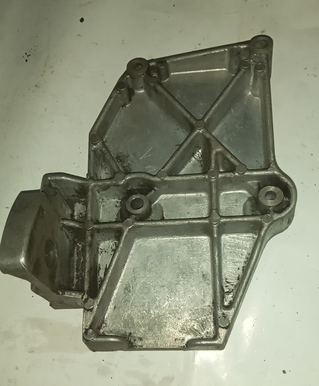 Кронштейн кріплення кондиціонера та генератора Audi A4 B5 Volkswagen Volkswagen Passat B5