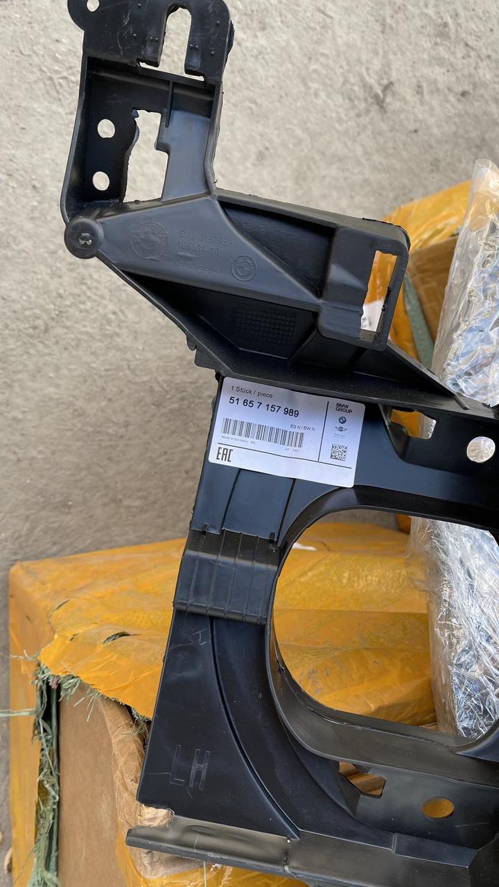 Кронштейн Кріплення крила BMW X5 E70 ПРАВИЙ 51657157989