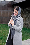Палантин жіночий кашеміровий двосторонній великий яскравий теплий на плечі LEONORA сірого кольору, фото 6