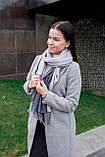 Палантин жіночий кашеміровий двосторонній великий яскравий теплий на плечі LEONORA сірого кольору, фото 3