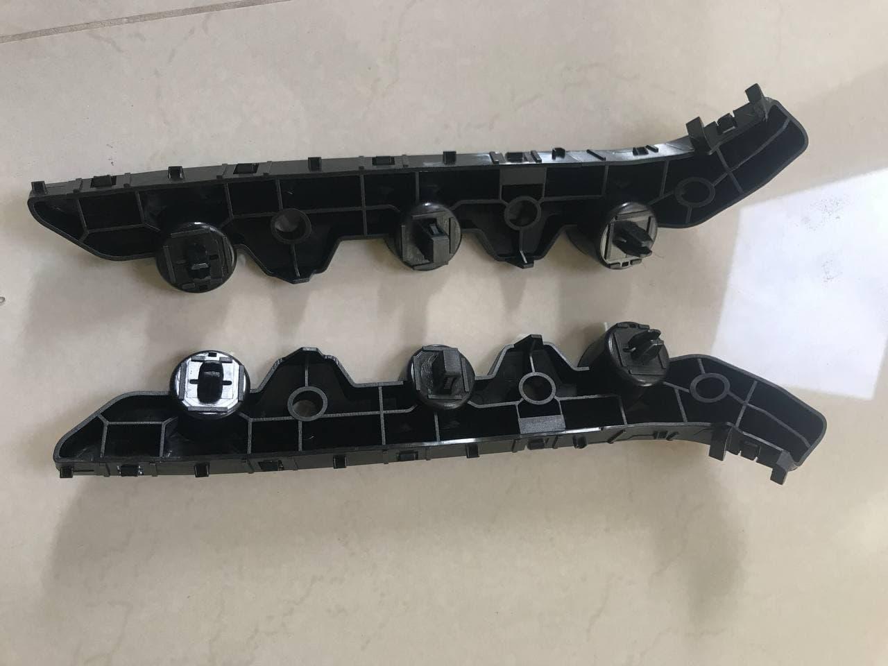 Кронштейн переднього бампера лівий Nissan Sentra 2016-2018