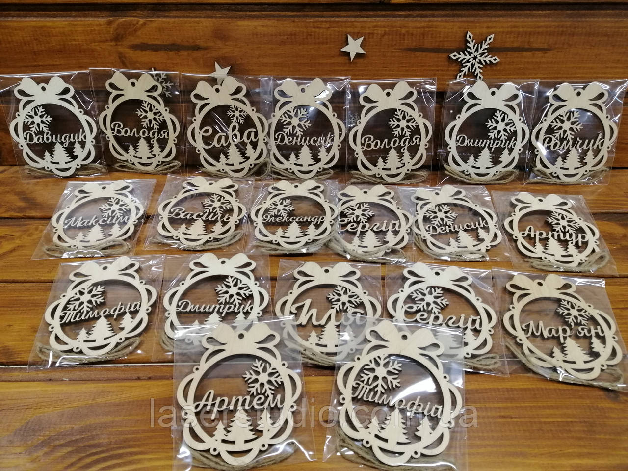 Дерев'яні іменні іграшки на ялику. Подарунки на клас. Новорічні іграшки, фото 1