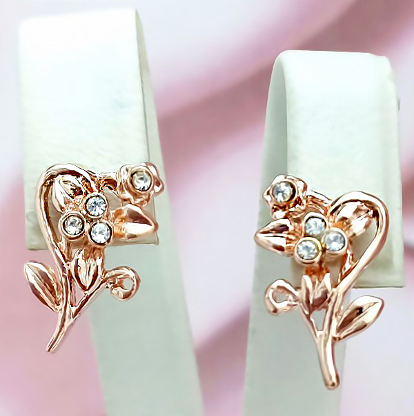 Сережки булатні з фіанітами.(англійська застібка) Висота сережки 1,8 см ширина 16 мм.