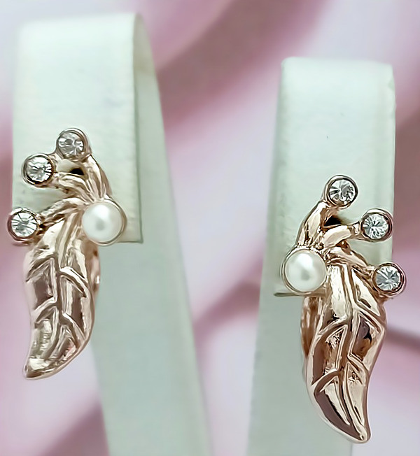 Сережки булатні з фіанітами (англійська застібка) Довжина сережки 3,5 см Ширина 8 мм