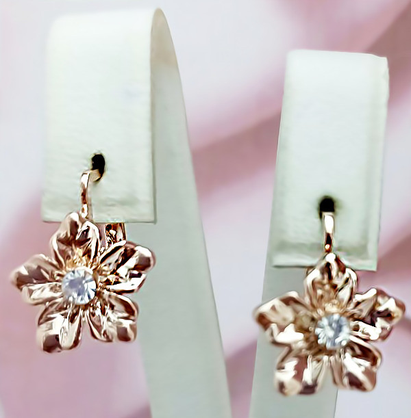 Сережки булатні з фіанітами.(англійська застібка) Висота сережки 1,8 см ширина 16 мм.