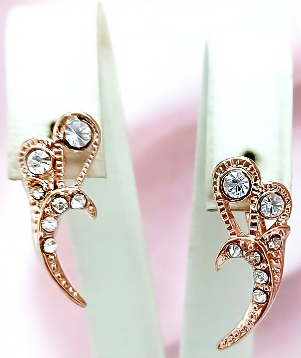 Сережки булатні з фіанітами.(англійська застібка) Висота сережки 1,8 см ширина 16 мм.